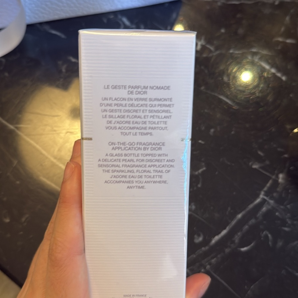 Dior J'adore Eau de Toilette Roller Pearl - 20mL - Perle de Parfum - Picture 2 of 4